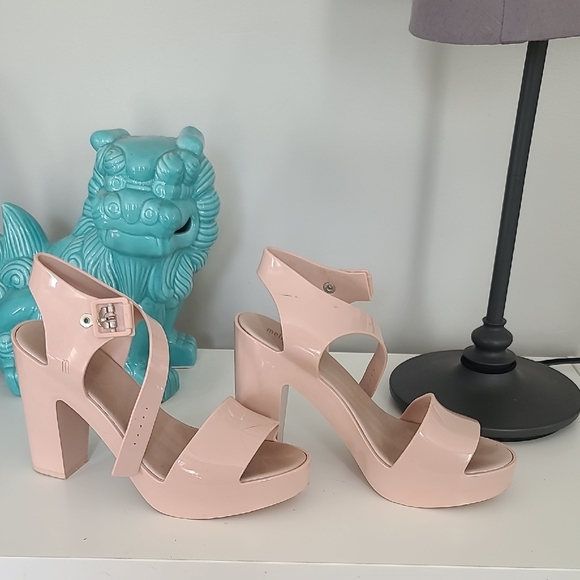 Cream Chunky Heel Minimalist Heels by Melissa - Picture 3 of 9